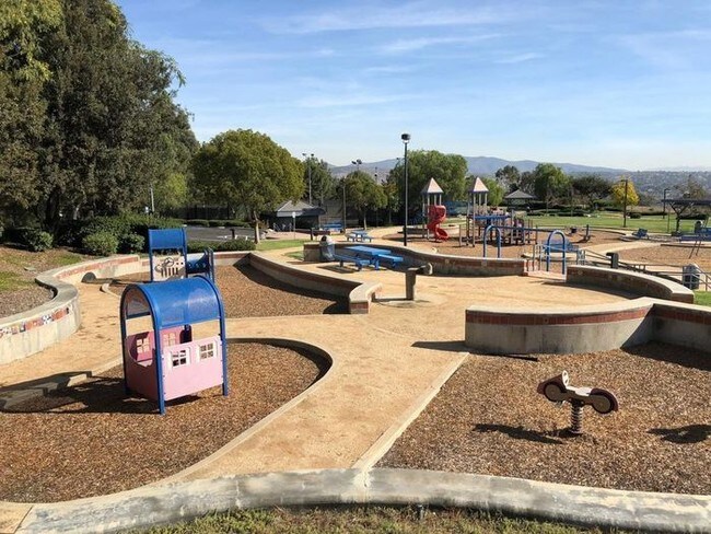 Building Photo - 2276 Manzana Way