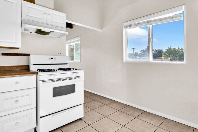 Building Photo - Clairemont Mesa Blvd 4414-4416 Duplex