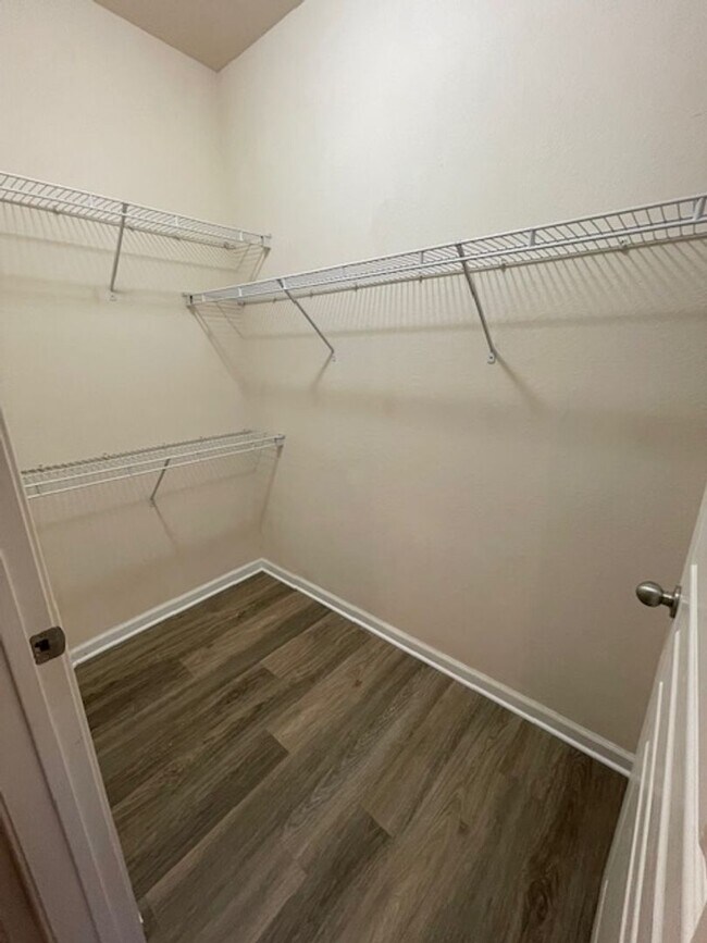 Building Photo - Gardens of Bridgehampton - 1 bed - 1 bath ...