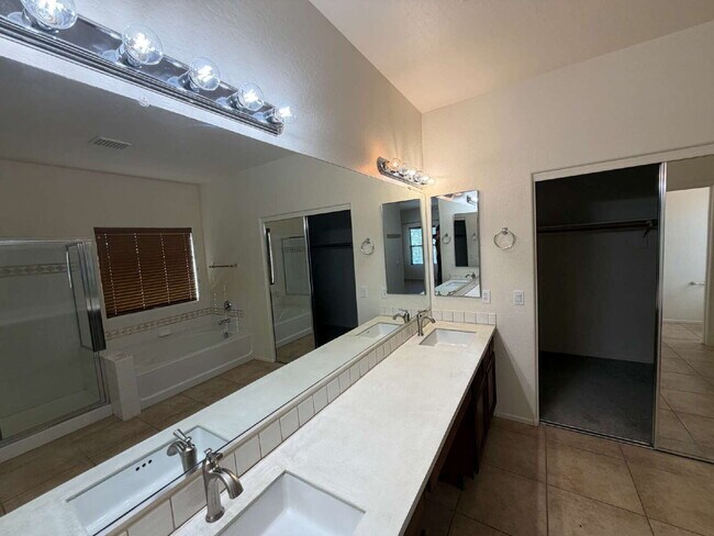 Building Photo - 18267 N Cook Dr