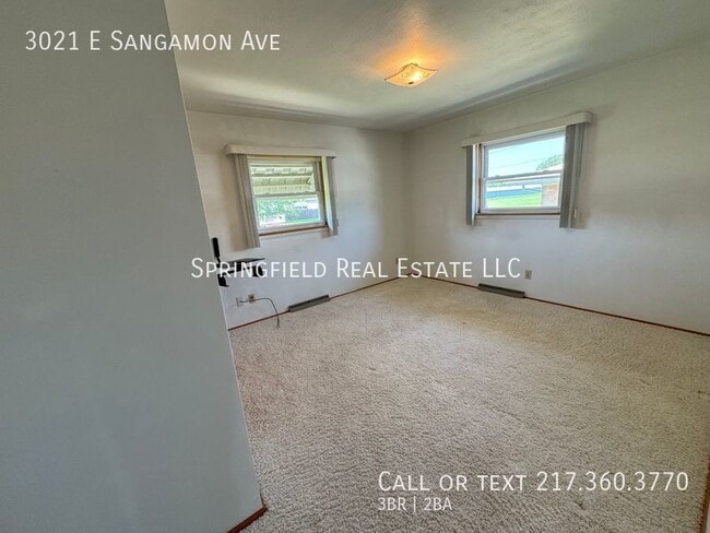 Building Photo - 3021 E Sangamon Ave