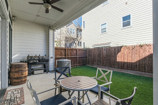 Building Photo - 5840 Darling St