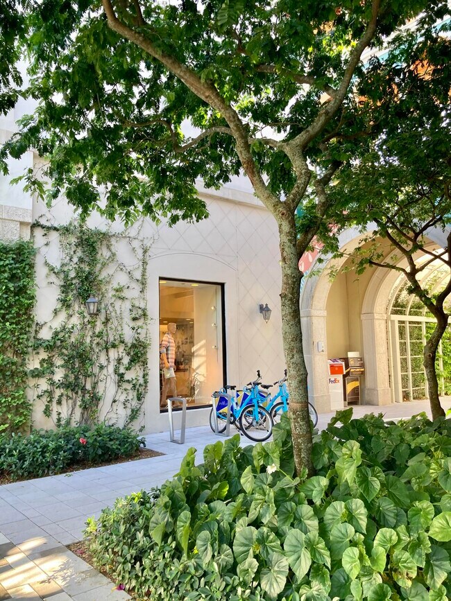 Building Photo - 630 S Sapodilla Ave