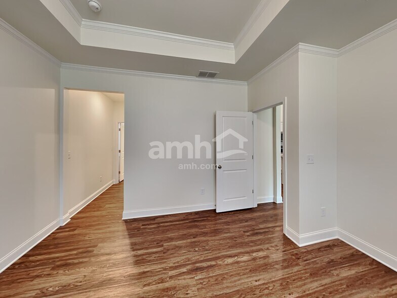 Building Photo - 5215 Smithbriar Dr
