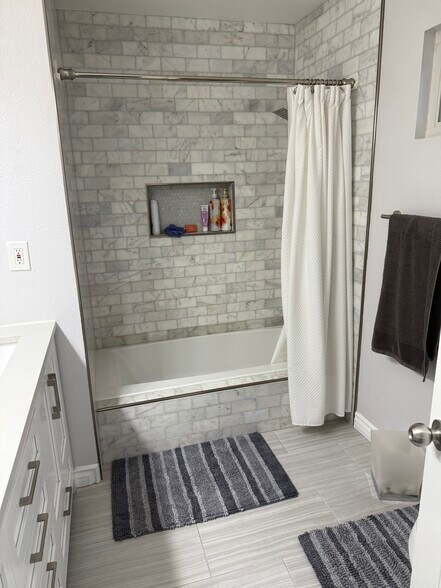 Building Photo - 1117 Cll Malaga