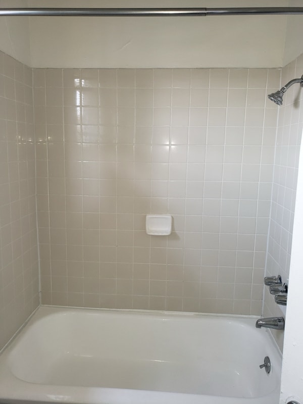 Building Photo - 1909 Beachwood Dr