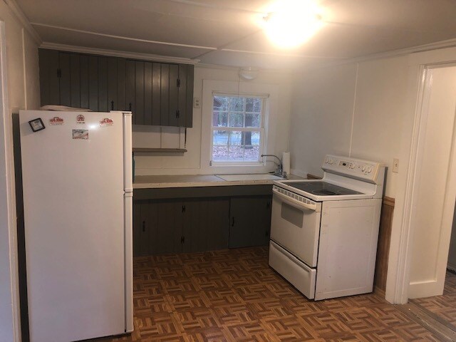 Building Photo - 12 Lewis Ln