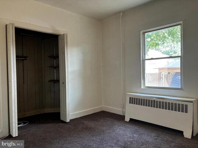 Building Photo - 17 Arbutus Ave