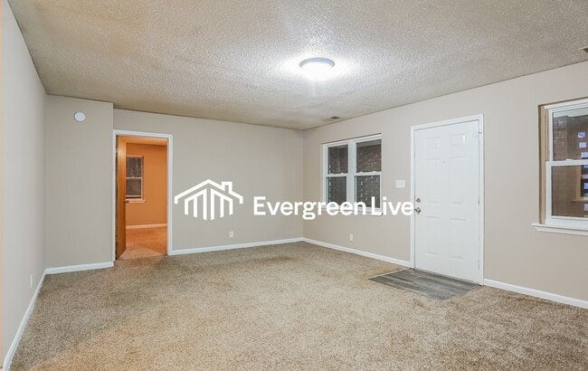 Building Photo - 541 Westchester Dr