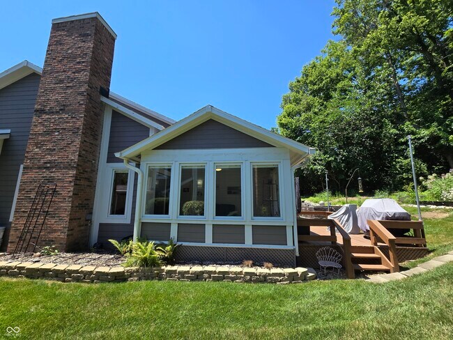 Building Photo - 8198 Foxchase Cir
