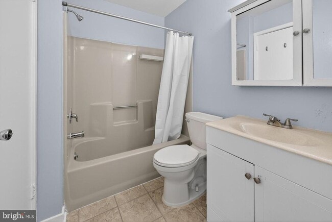 Building Photo - 203 Gregorys Way