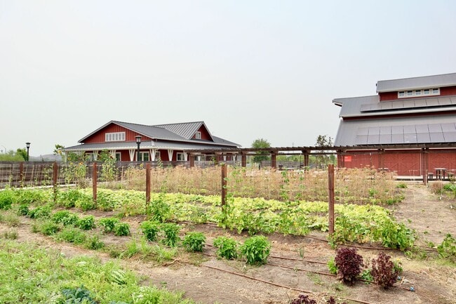 Building Photo - Stunning 3,400 Square Foot Home For Rent! ...