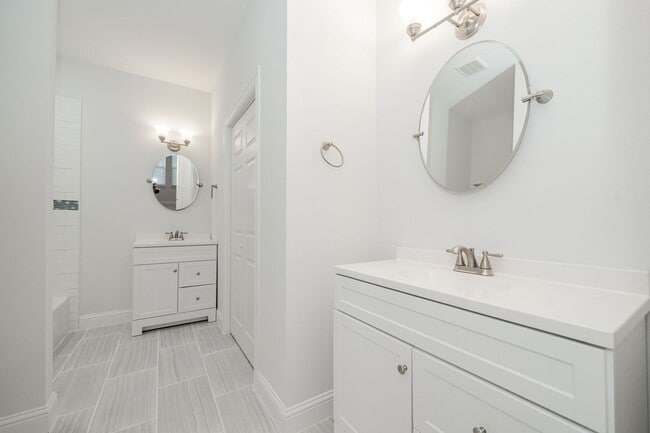 Building Photo - Beautifully Updated 3-Bed, 2-Bath Home Nea...