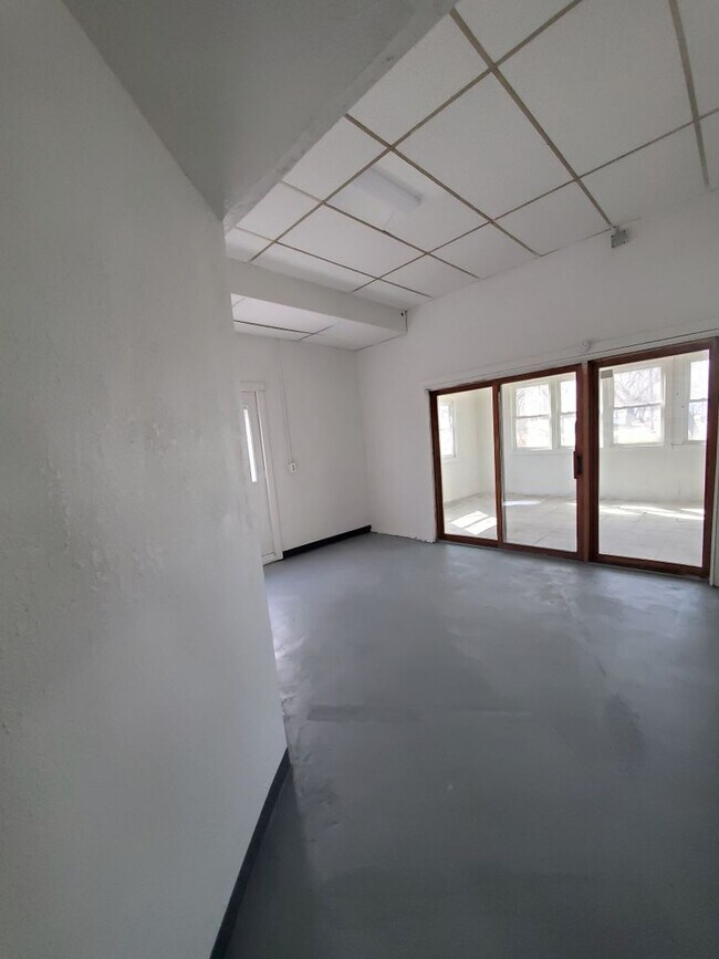 Building Photo - FOR RENT- Large UNIQUE open layout single ...