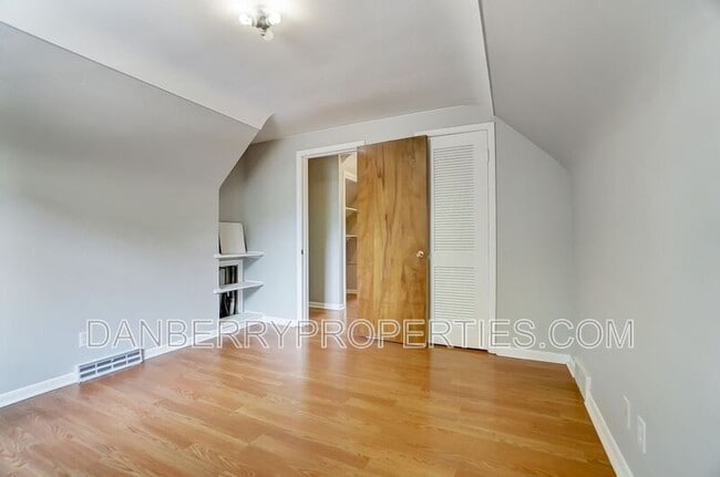 Building Photo - 1115 Secor Rd