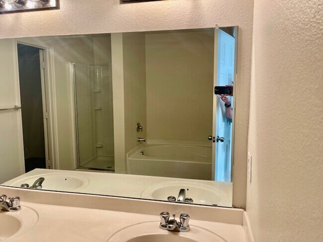 Building Photo - Newer 2 Story Home in Burleson with Commun...