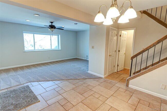 Building Photo - 213 Storm Dr