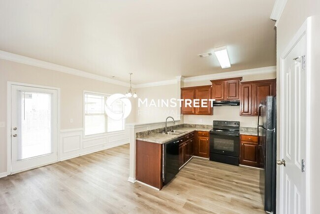 Building Photo - 4 Bedroom Pet-Friendly Home in Fairburn, G...