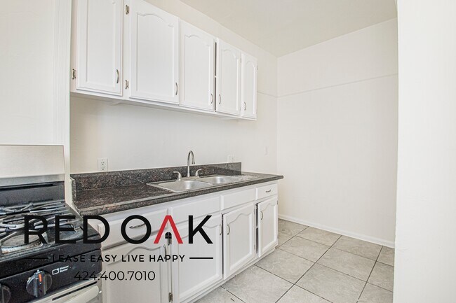 Building Photo - 420 N Coronado St