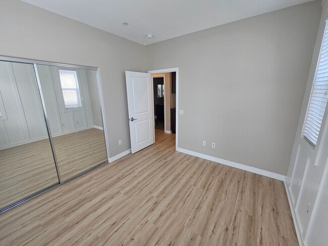 Building Photo - Gorgeous Lomita Townhome