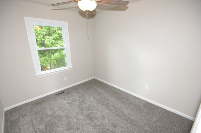 Building Photo - Renovated Townhome for Rent