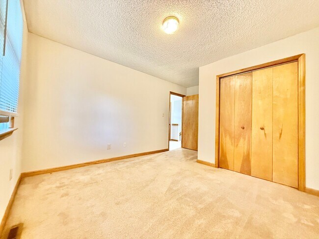 Building Photo - 103 Mountain View Dr