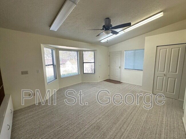 Building Photo - 3059 Bayberry Cir