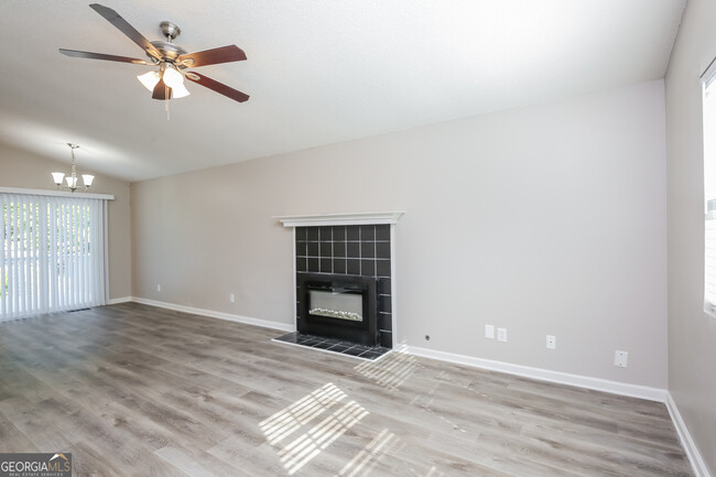 Building Photo - 5642 Riverside Dr