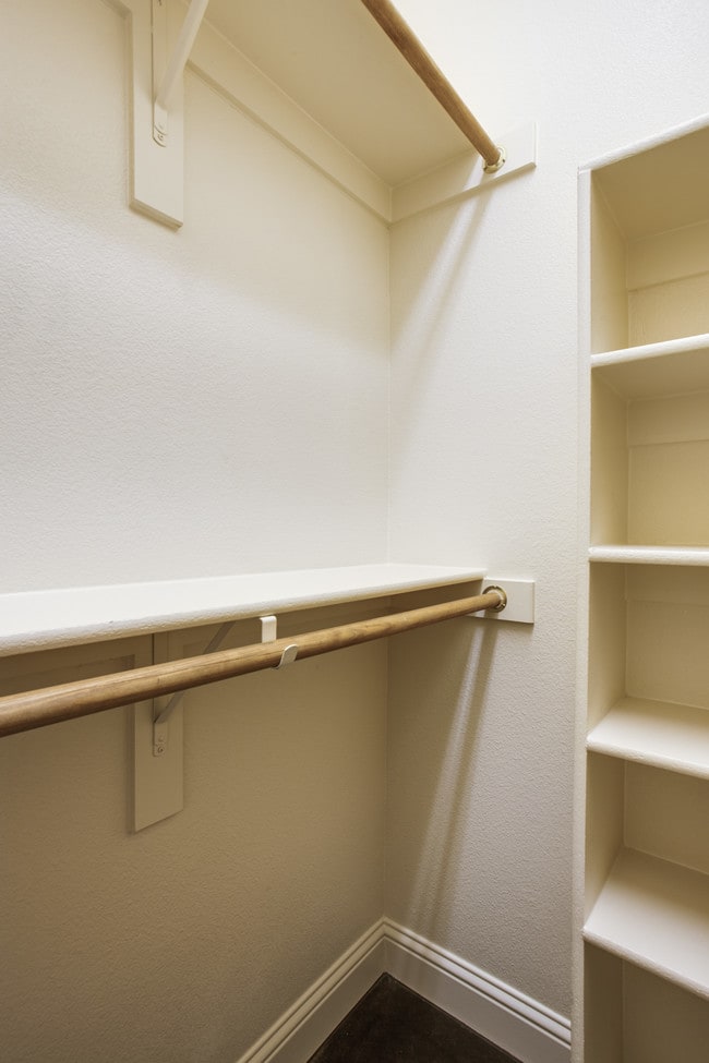 Building Photo - 2714 Merida Ave