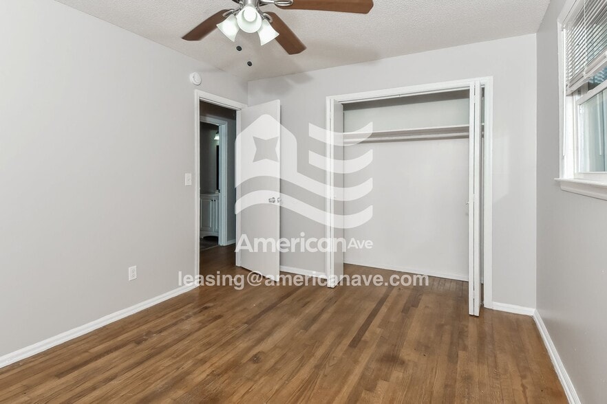 Building Photo - 4232 Shorecrest Dr