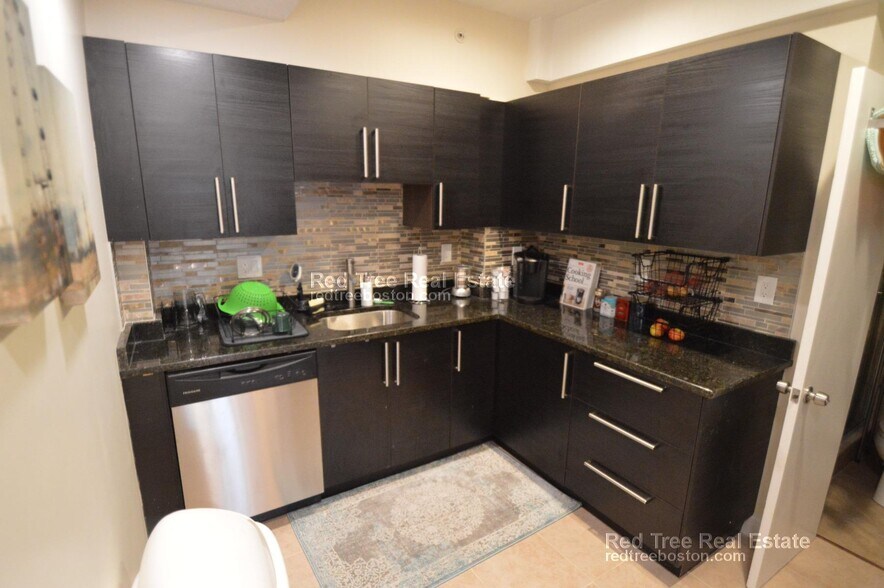 Building Photo - 1203 Beacon St