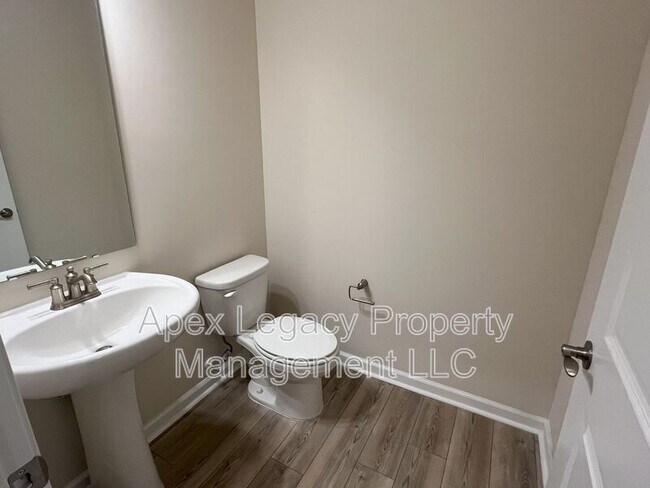 Building Photo - 1501 Rhodes Pond St