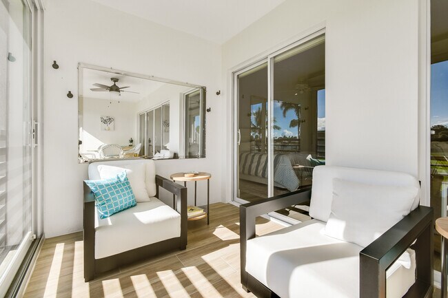 Building Photo - 755 Saturn St