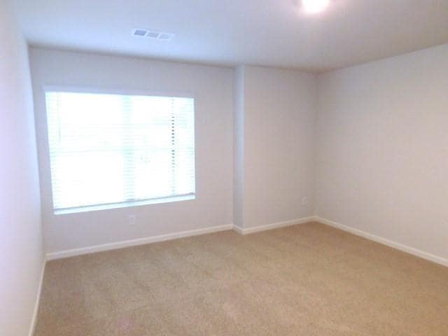 Building Photo - 2 Oakwood Hts Rd