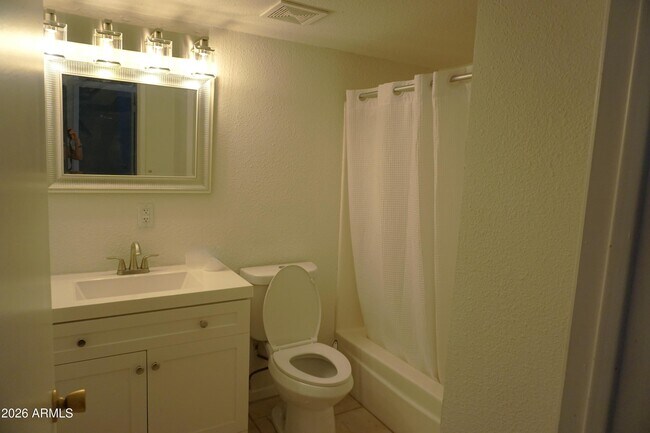 Building Photo - 2331 E Betty Elyse Ln