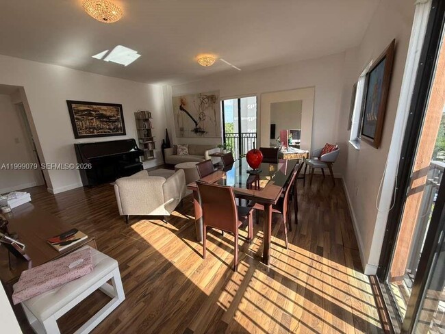 Building Photo - 711 Biltmore Way