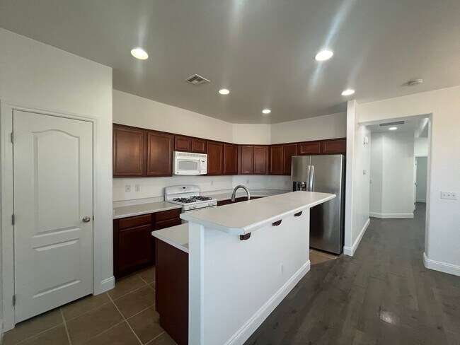 Building Photo - Stylish single-story living with 3 bedrooms, 2 baths, plus a versatile den — 1,489 sq ft of comfo...