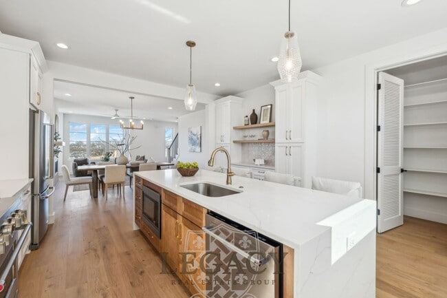 Building Photo - 1200 Phillips St