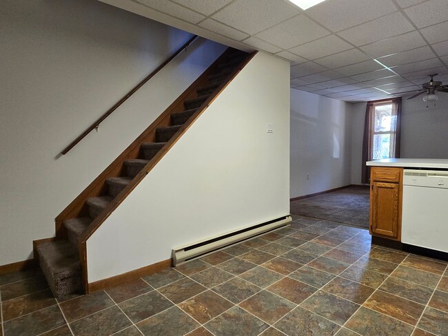 Building Photo - Spacious two-bedroom townhome in Stockerto...