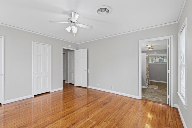 Building Photo - 511 N Oak Cliff Blvd