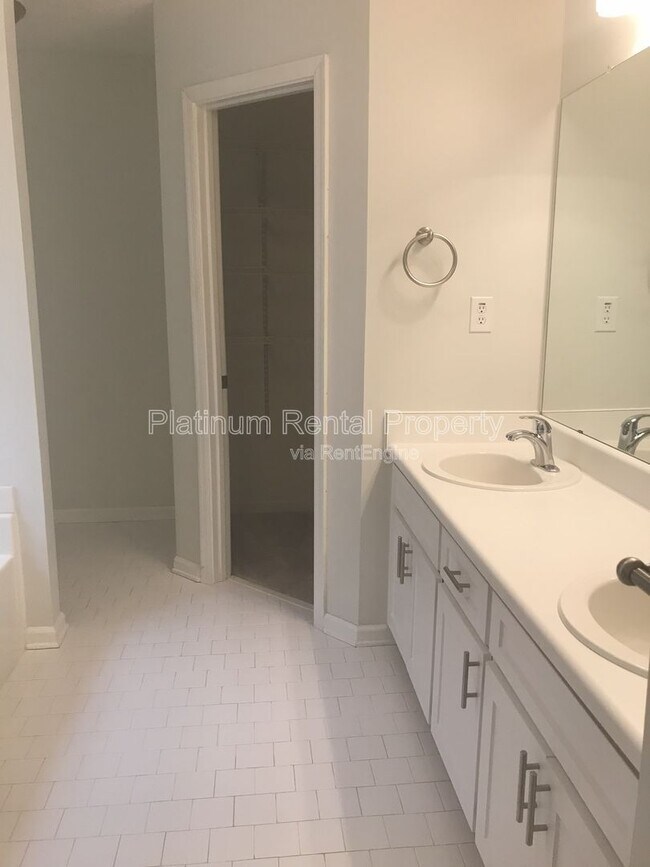 Building Photo - 1020 Twin Brook Ct NW