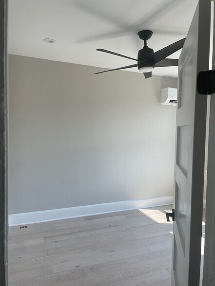 Building Photo - 923 K St NE