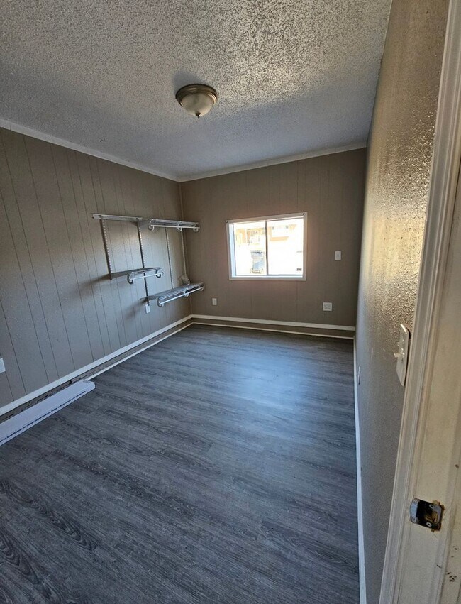 Building Photo - 4 Bedroom House Available in OKC
