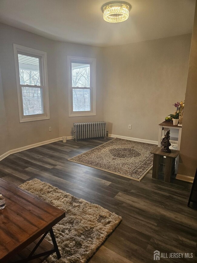 Building Photo - 421 River Dr