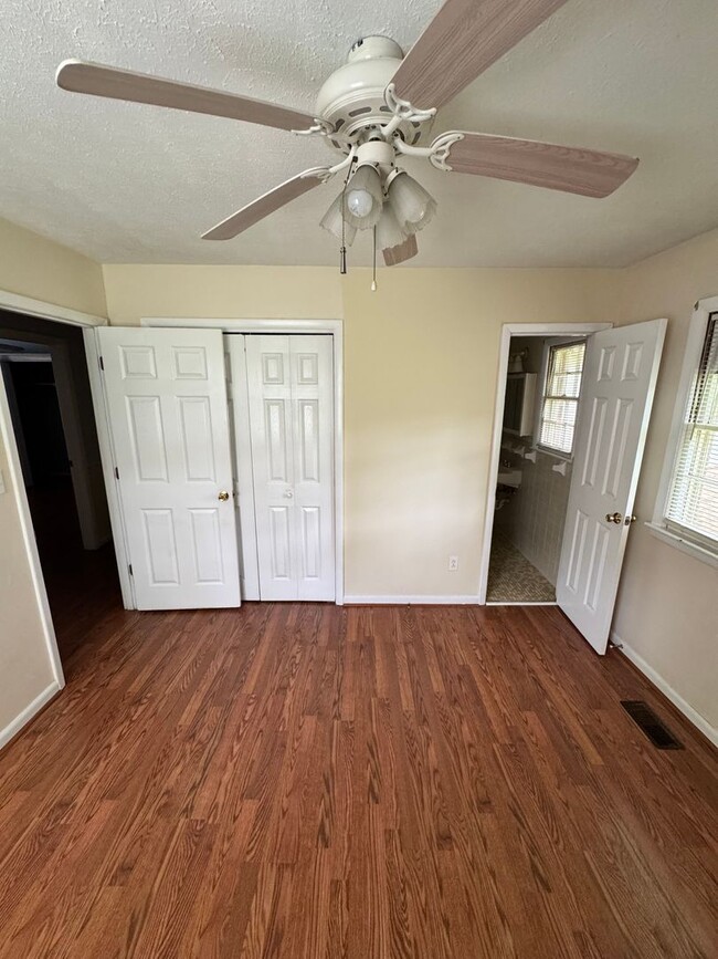 Building Photo - 3018 Delano Pl