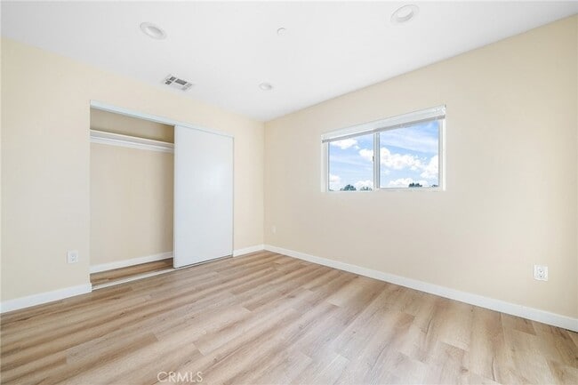 Building Photo - 1002 E 33rd St