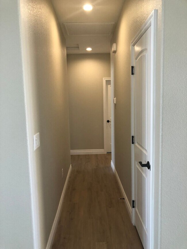 Building Photo - 12484 Mesa Verde Ct