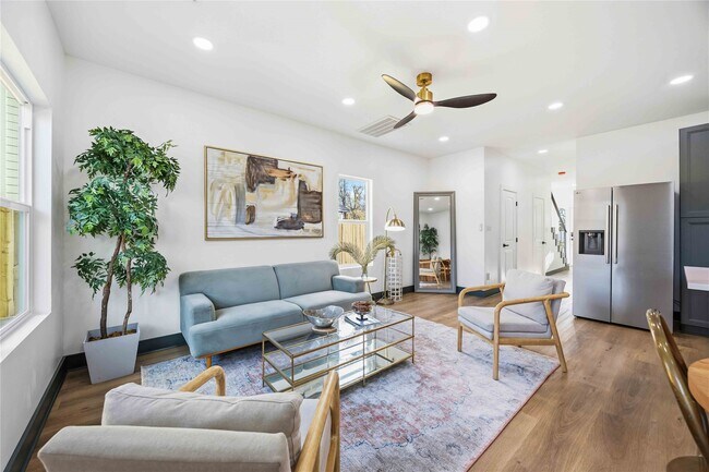 Building Photo - 7117 Springdale St