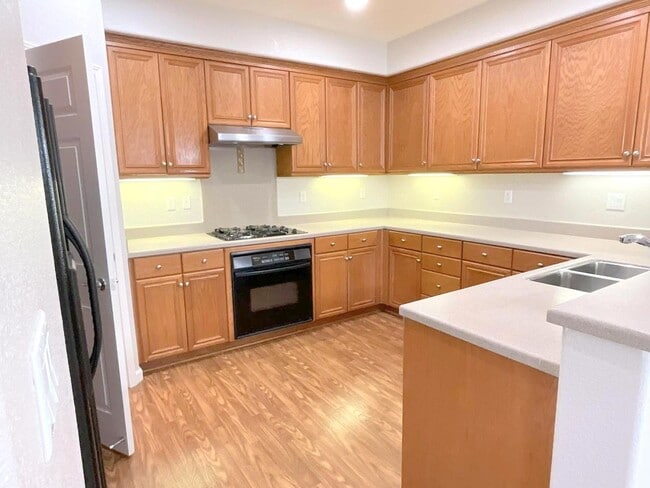 Building Photo - Month to month Rental ! Beautiful & Spacious End Unit Home in Shelbourne at Windemere! Top Rated ...
