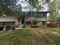 Building Photo - r2911